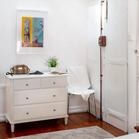Apartment Plum Guide - Purr-fect *